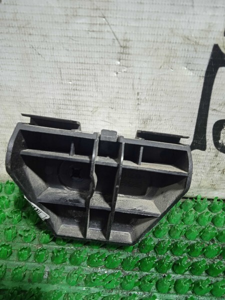 Клипса бампера Toyota Avensis AZT250 1AZ-FSE зад прав