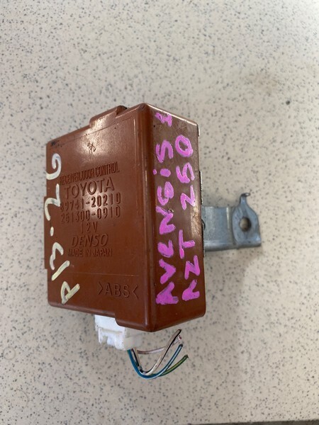 Блок управления дверьми Toyota Avensis AZT250 1AZ-FSE