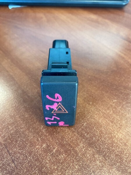 Кнопка аварийной остановки Toyota Avensis AZT250 1AZ-FSE