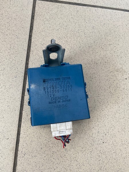 Блок управления дверьми Toyota Mark II Qualis SXV25W 5S-FE