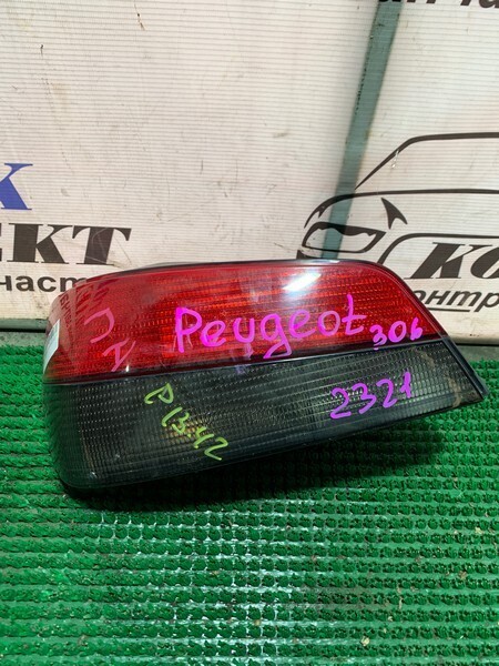 Фонарь стоп-сигнала Peugeot 306  XU10J4R лев