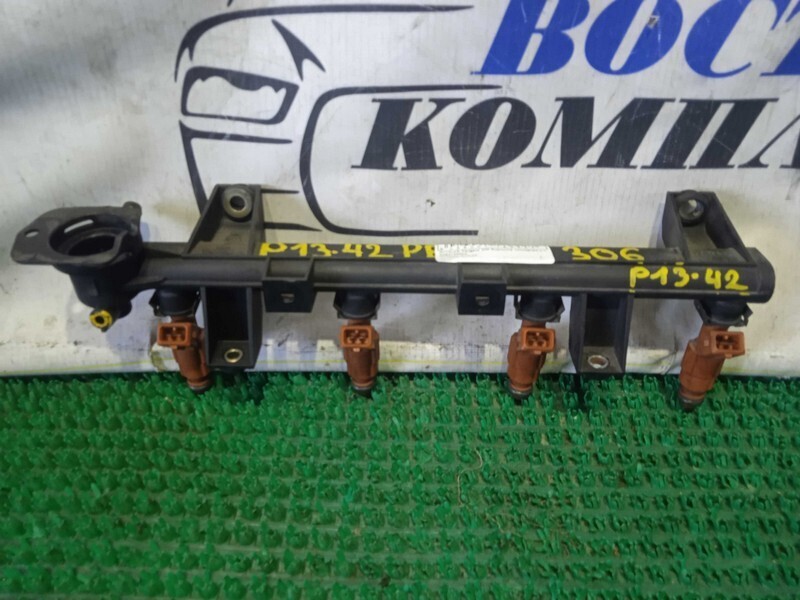 Форсунка топливная Peugeot 306  XU10J4R