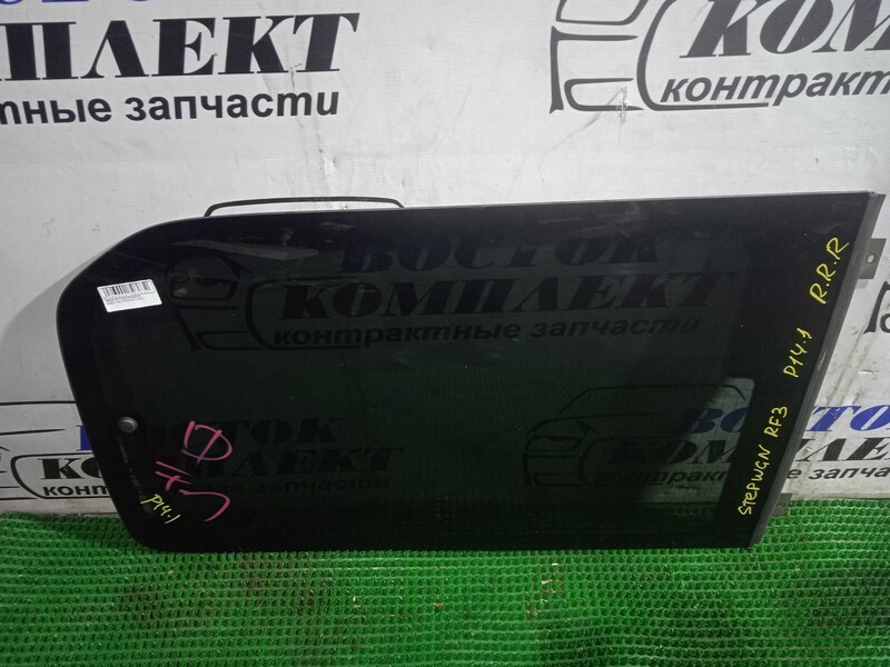 Стекло боковое Honda Stepwgn RF3 зад прав