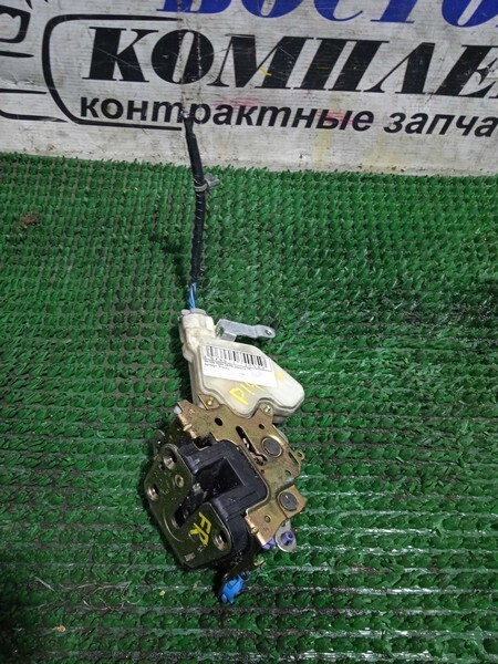 Замок дверной Nissan Serena PC24 SR20DE перед прав