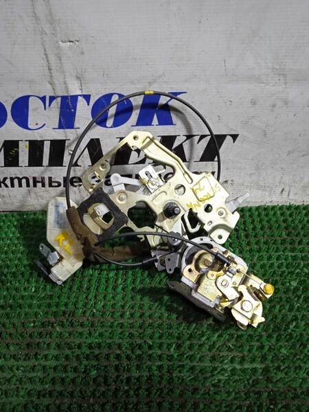 Замок дверной Nissan Serena PC24 SR20DE зад лев