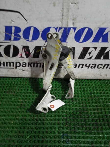 Петля капота Nissan Serena PC24 SR20DE