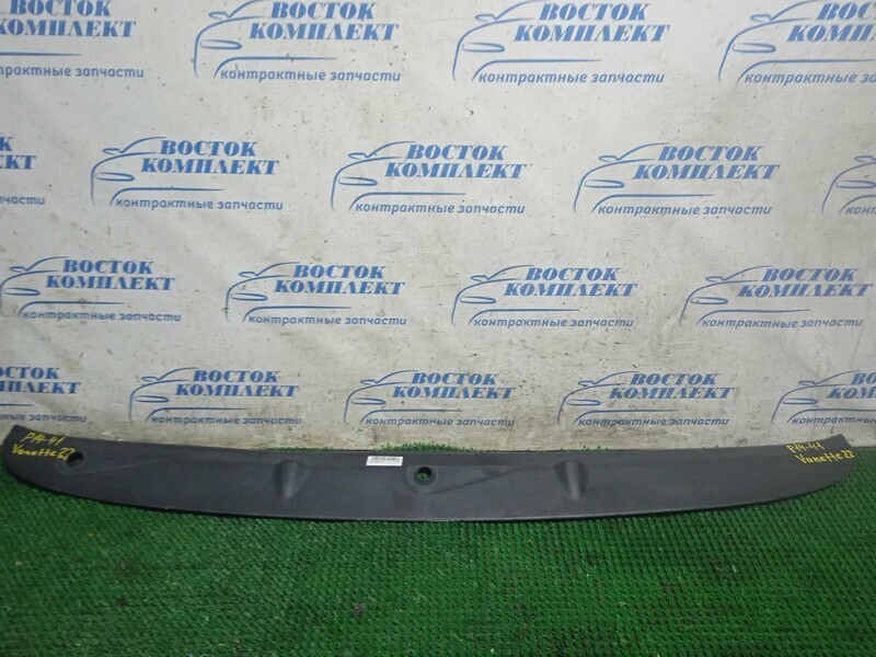 Решетка под лобовое стекло Nissan Vanette SK22MN R2