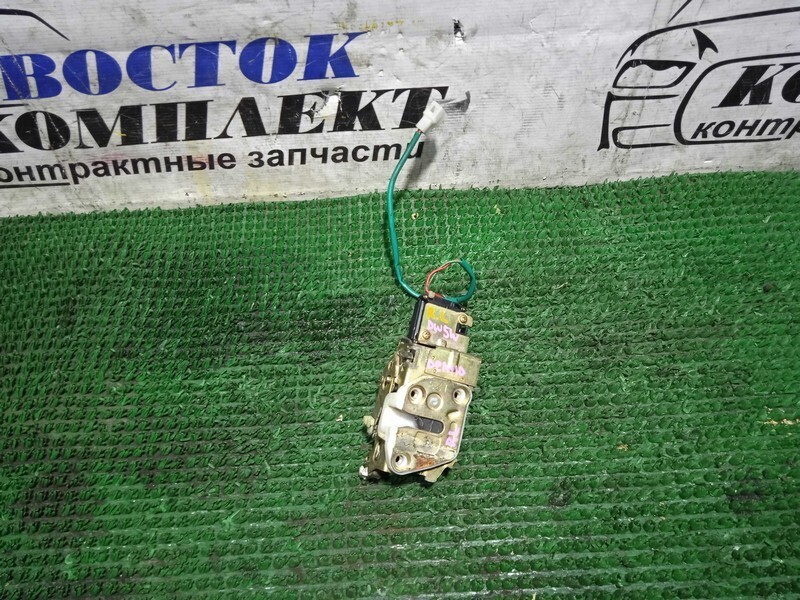 Замок дверной Mazda Demio DW5W B5E зад лев