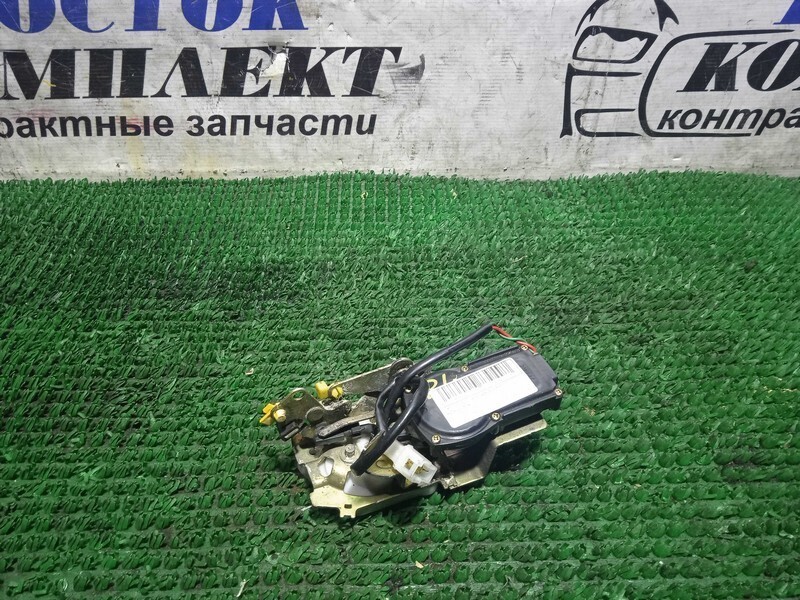 Замок дверной Mazda Demio DW5W B5E зад прав