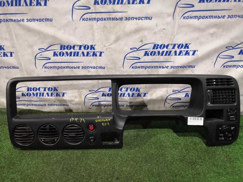 Рамка магнитофона Honda Stepwgn RF1 B20B