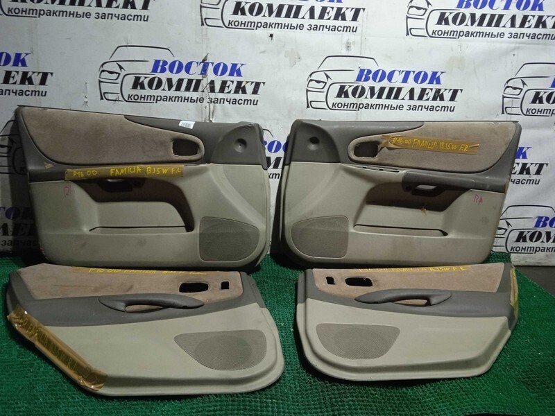 Обшивка двери Mazda Familia S-wagon BJ5W