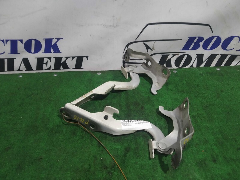 Петля капота Toyota Noah AZR65 1AZ-FSE