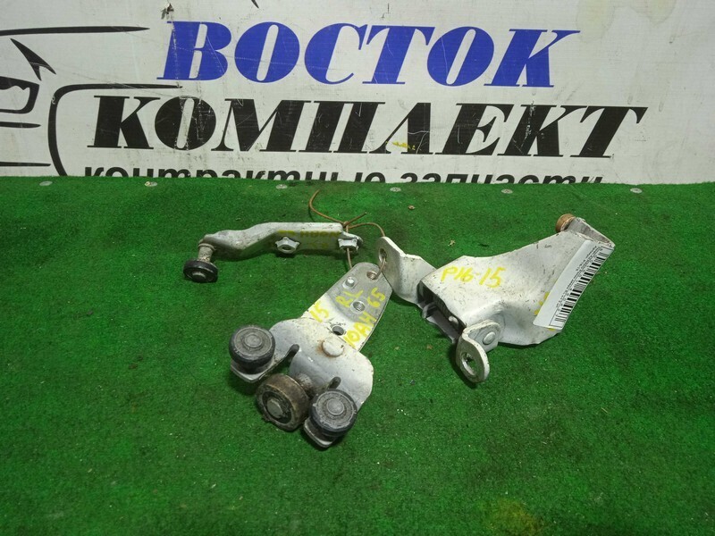 Ролик двери Toyota Noah AZR65 1AZ-FSE зад лев