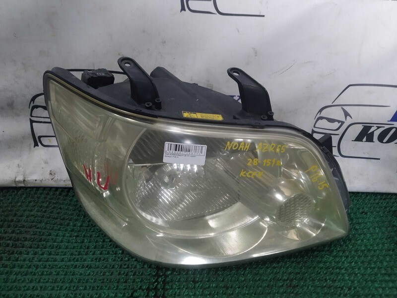 Фара Toyota Noah AZR65 1AZ-FSE прав