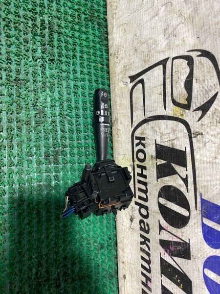 Переключатель подрулевой дворников Toyota Noah AZR65 1AZ-FSE