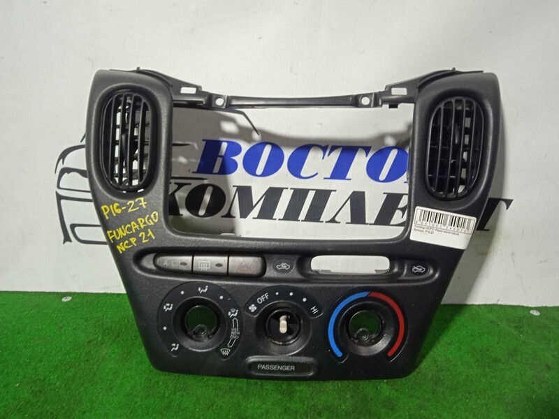 Рамка магнитофона Toyota Funcargo NCP21 1NZ-FE