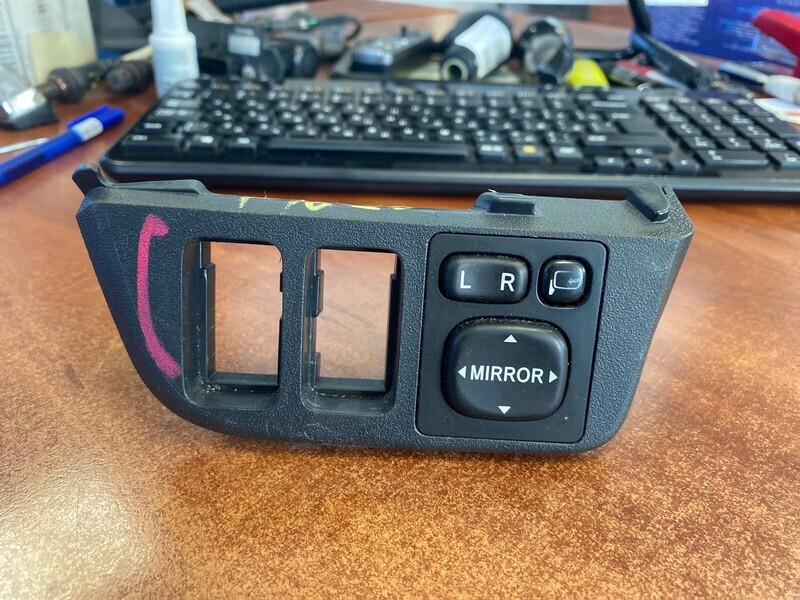 Блок управления зеркалами Toyota Wish ZNE10G 1ZZ-FE