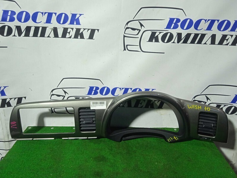 Рамка магнитофона Toyota Wish ZNE10G 1ZZ-FE