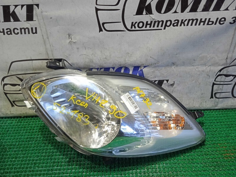 Фара Toyota Vitz KSP90 1KR-FE лев