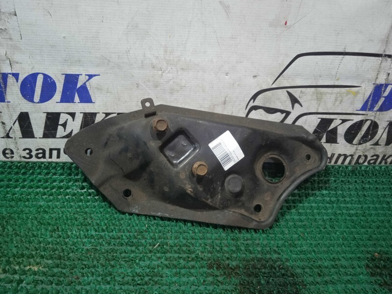 Крепление стабилизатора Toyota Camry SV41 3S-FE перед лев