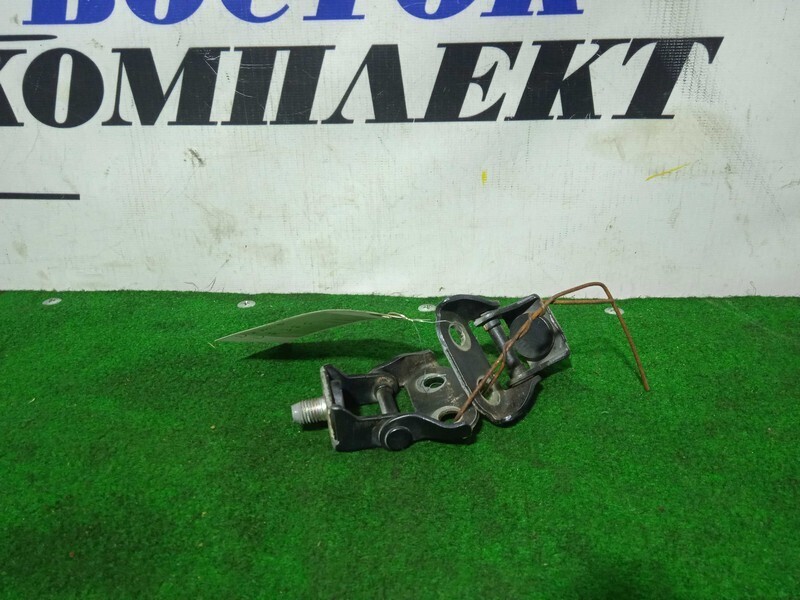 Петля двери багажника Mazda Demio DE3FS ZJ-VE