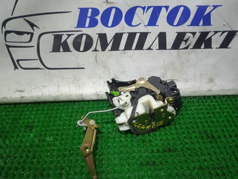 Замок дверной Mitsubishi Grandis NA4W 4G69 перед лев