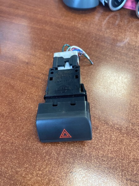 Кнопка аварийной остановки Nissan Laurel HC35 RB20DE