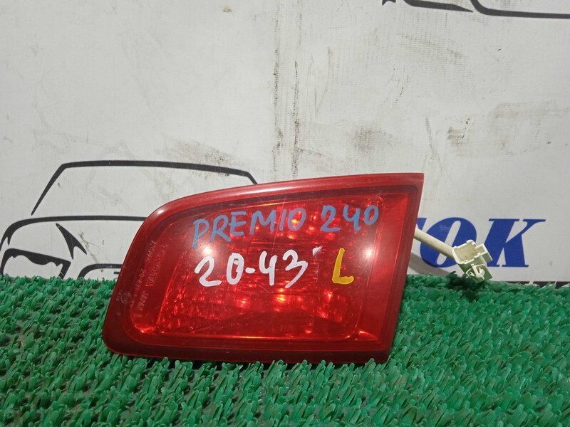 Фонарь вставка багажника Toyota Premio ZZT240 лев