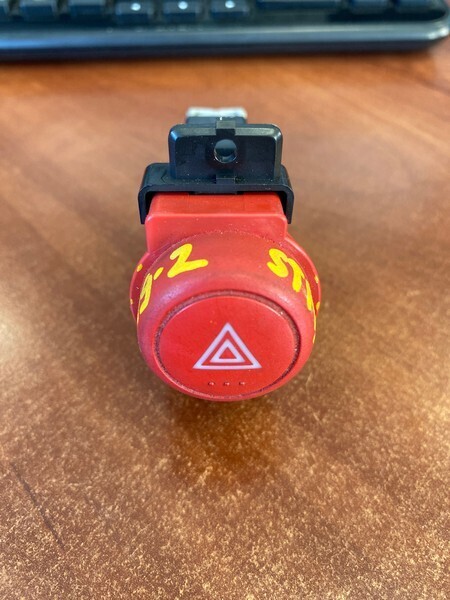 Кнопка аварийной остановки Honda Stream RN1 D17A