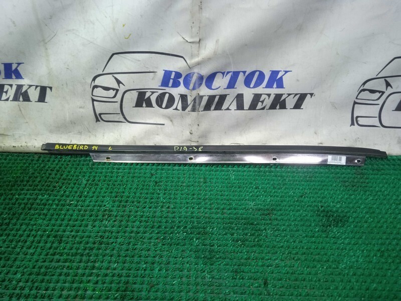 Молдинг лобового стекла Nissan Bluebird EU14 SR18DE лев