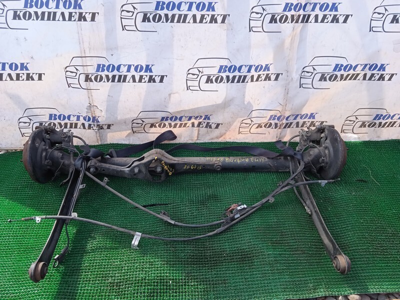 Балка поперечная Nissan Bluebird EU14 SR18DE зад