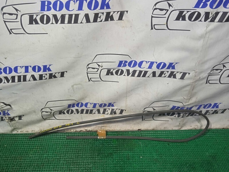 Молдинг крыши Toyota Funcargo NCP20 2NZ-FE лев