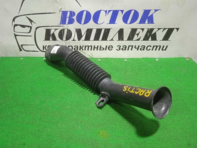 Воздухозаборник Toyota Ractis SCP100 2SZ-FE