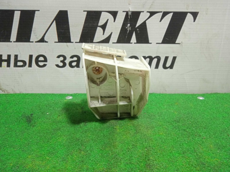 Клипса бампера Toyota Ractis SCP100 2SZ-FE зад лев