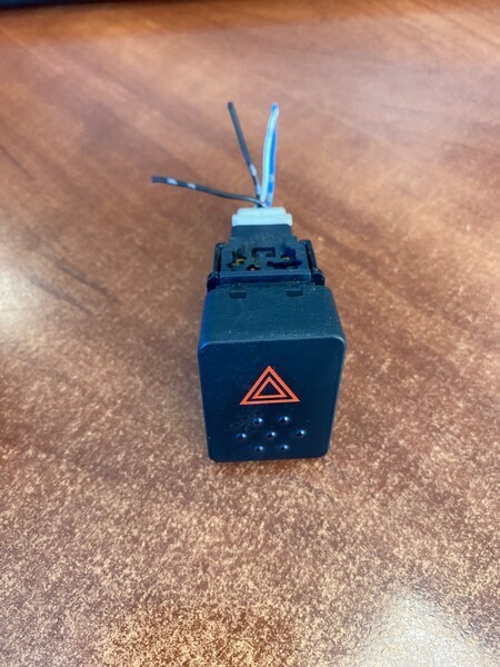 Кнопка аварийной остановки Nissan Tiida Latio SC11 HR15DE