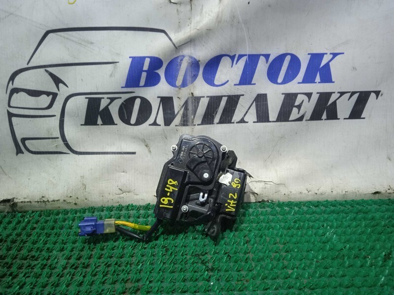 Замок багажника Toyota Vitz SCP90 2SZ-FE