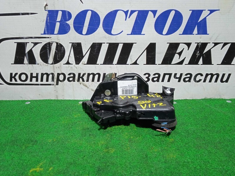 Замок дверной Toyota Vitz SCP90 2SZ-FE перед прав