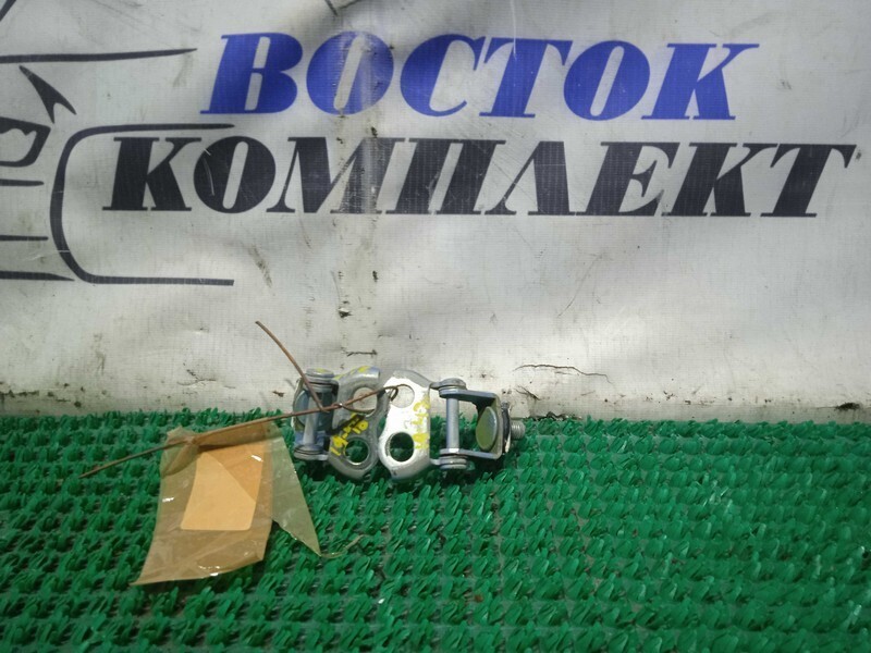 Петля двери багажника Toyota Vitz SCP90 2SZ-FE