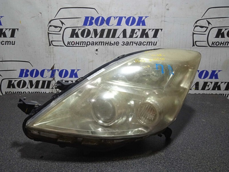Фара Toyota Isis ZNM10G 1ZZ-FE лев