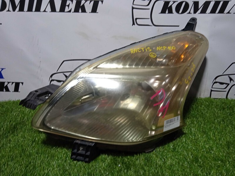 Фара Toyota Ractis NCP100 1NZ-FE лев