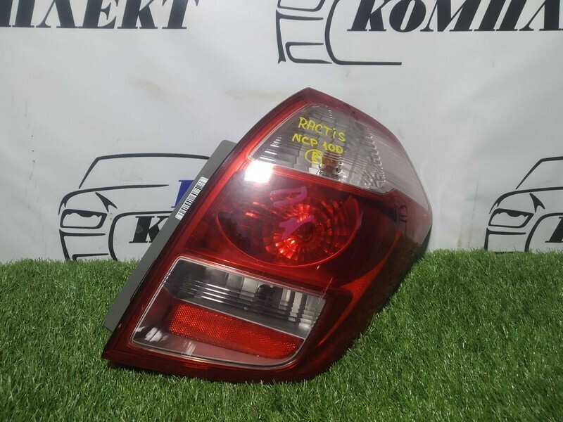 Фонарь стоп-сигнала Toyota Ractis NCP100 1NZ-FE прав
