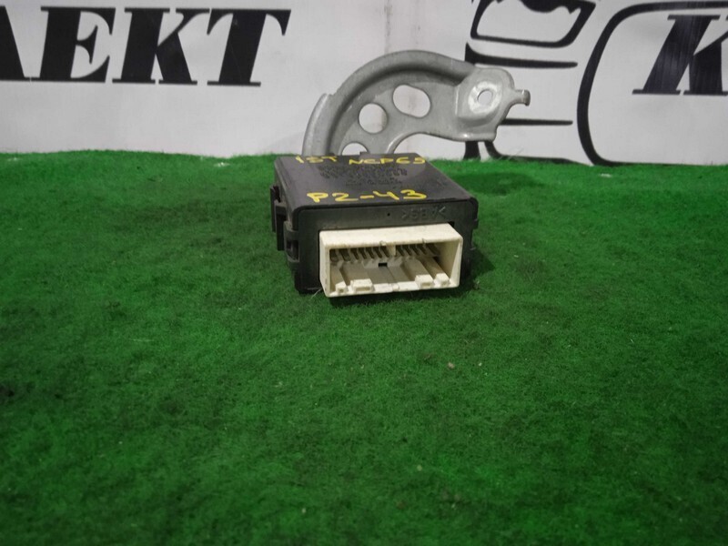 Блок управления дверьми Toyota Ist NCP65 1NZ-FE