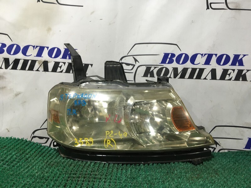 Фара Honda Stepwgn RF3 K20A прав