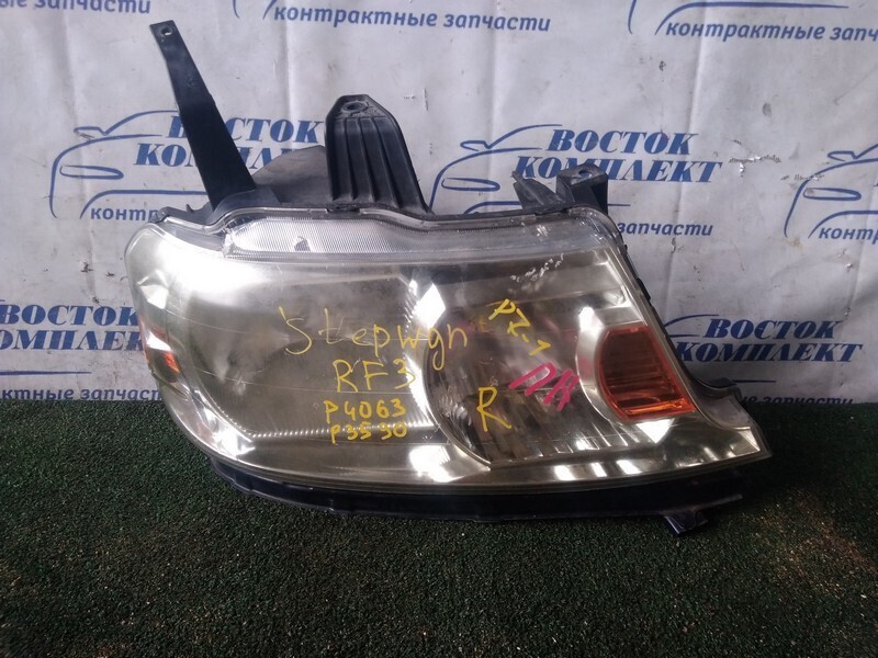 Фара Honda Stepwgn RF3 K20A прав