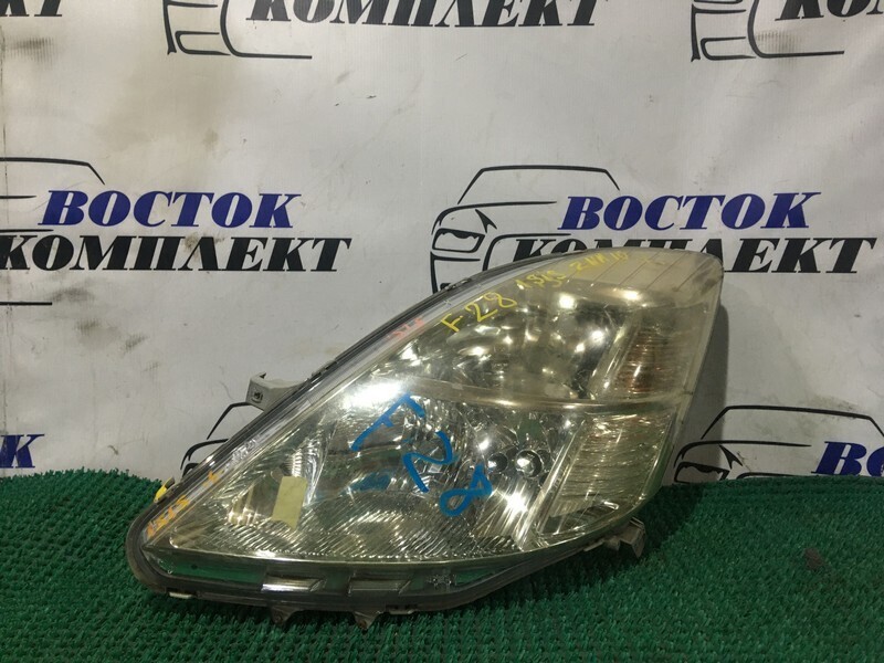 Фара Toyota Isis ZNM10G 1ZZ-FE лев