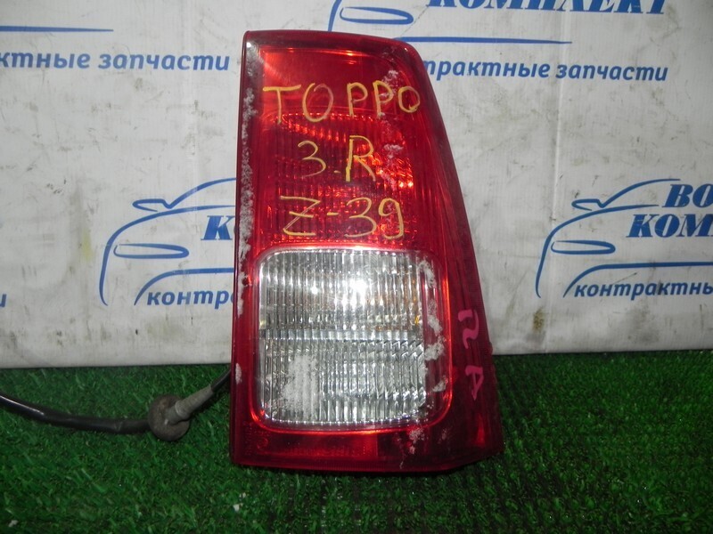 Фонарь стоп-сигнала Mitsubishi Toppo H82A 3G83 прав