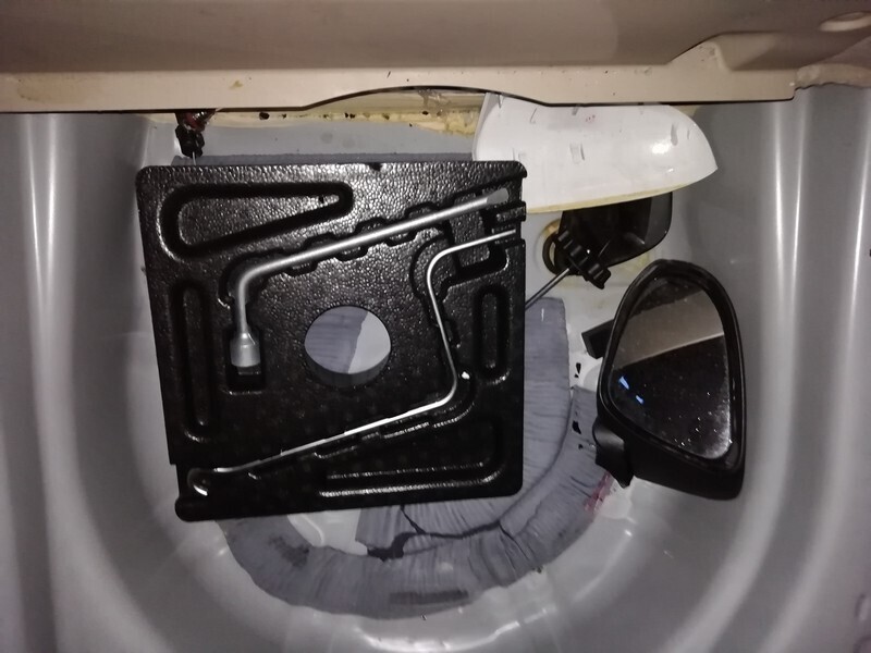 Накладка багажника Toyota Premio NZT260 1NZ-FE