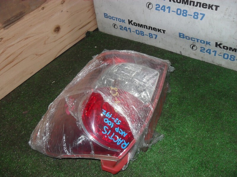 Фонарь стоп-сигнала Toyota Ractis SCP100 2SZ-FE прав