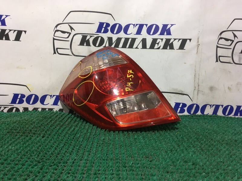 Фонарь стоп-сигнала Toyota Ractis SCP100 2SZ-FE лев