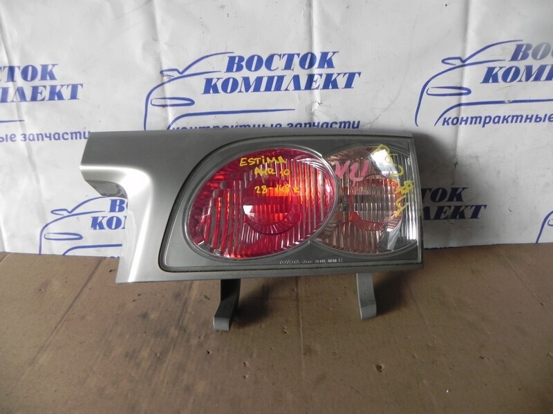 Фонарь вставка багажника Toyota Estima AHR10W 2AZ-FXE прав